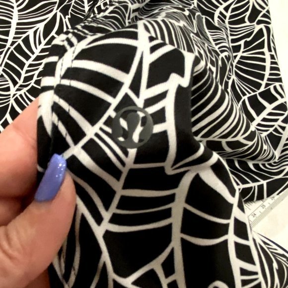 Lululemon Jet Crop Pants Pretty Palm Black Angel Wings Leaf Print Size 6 - Picture 4 of 7